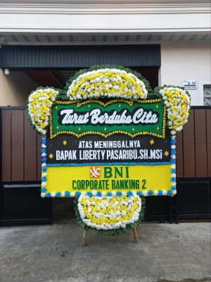 Papan Bunga Duka di Agung Lawongan